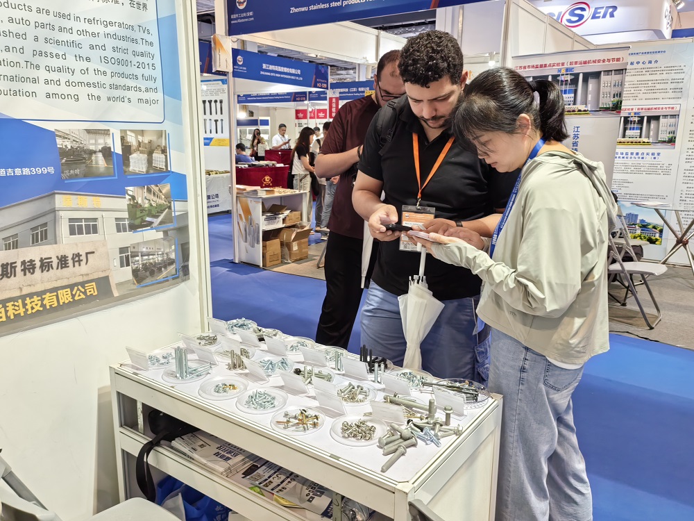 Jiaxing Xinhan Technology ha brillato all'esposizione del settore della chiusura internazionale di Shanghai del 2025, discutendo insieme del futuro del settore.